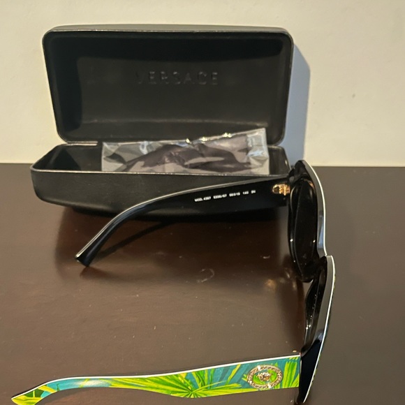 Versace sunglasses. - Picture 3 of 6